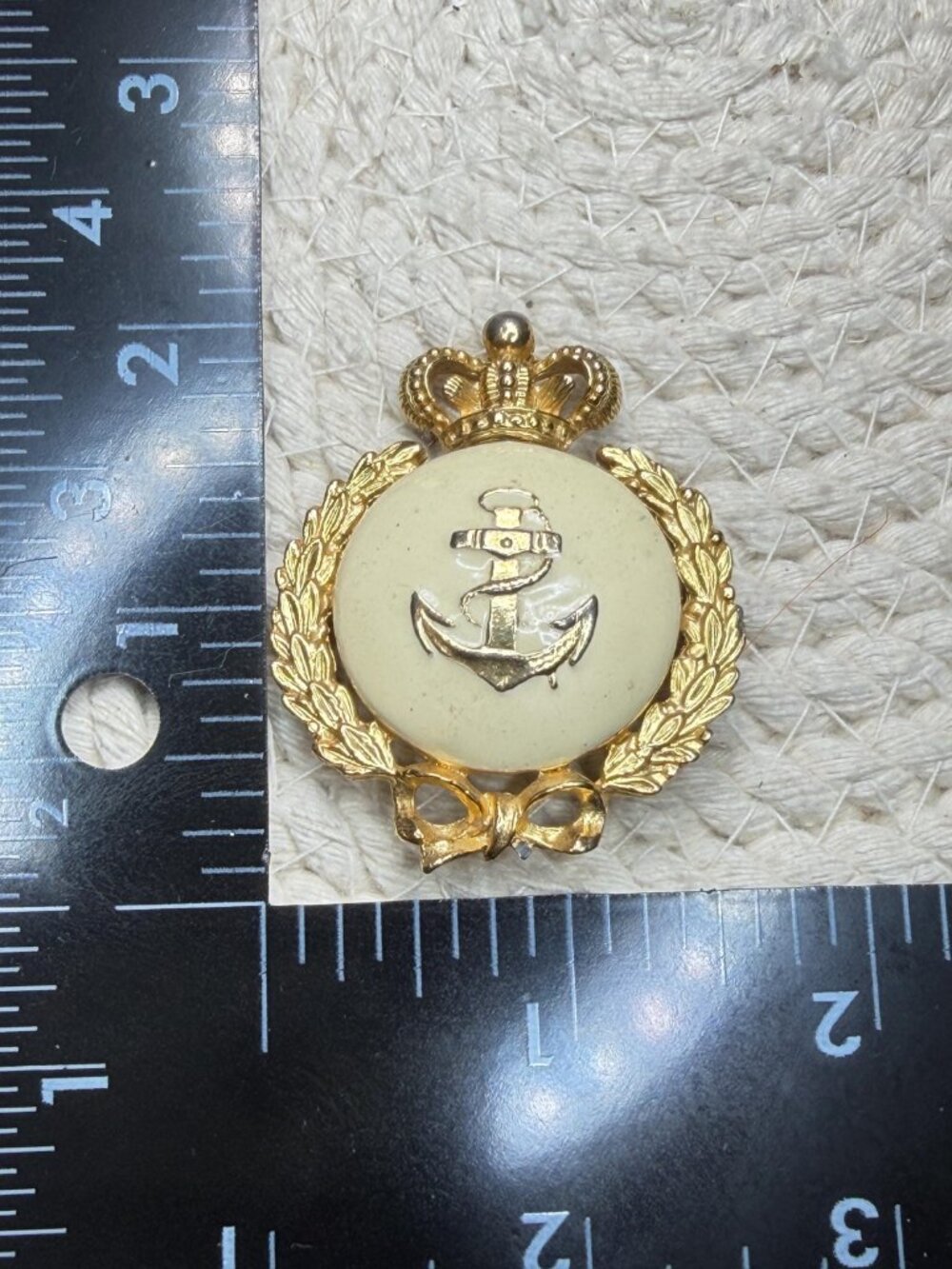 Naval Anchor Crown Brooch | Vintage Nautical Insignia Style Pin | Gold Tone - Picture 8 of 8